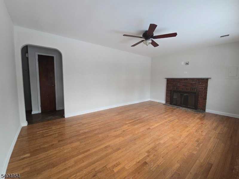 42 Madison St - Photo 3 of 16