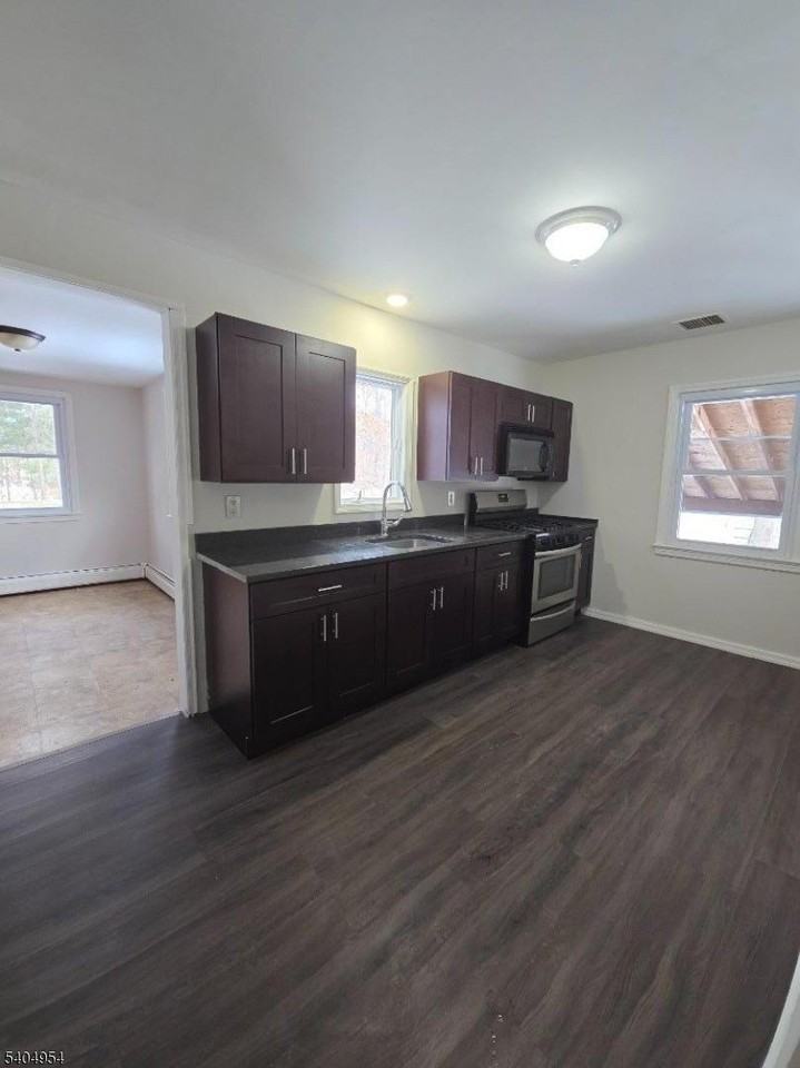 42 Madison St - Photo 4 of 16