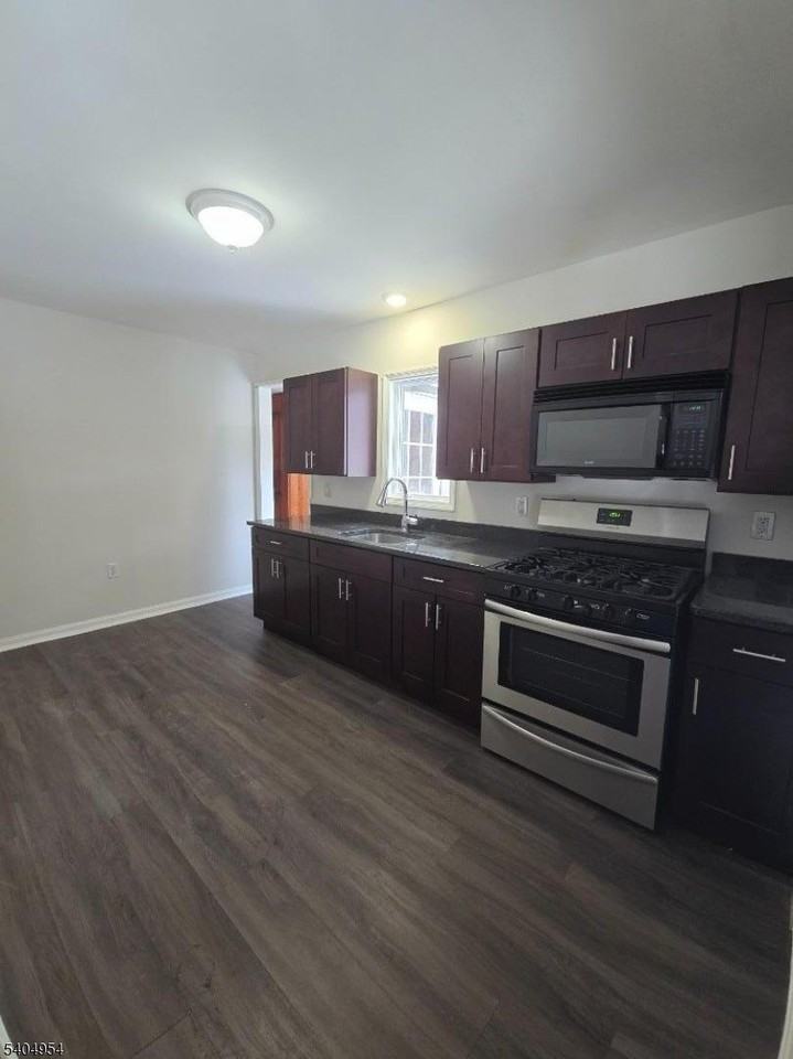 42 Madison St - Photo 5 of 16