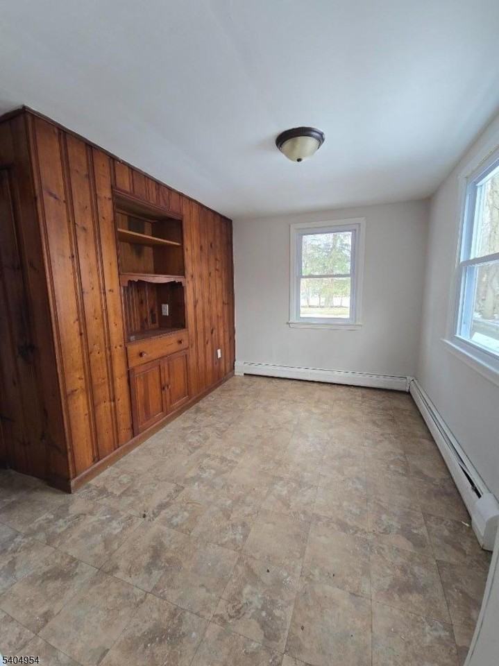 42 Madison St - Photo 6 of 16