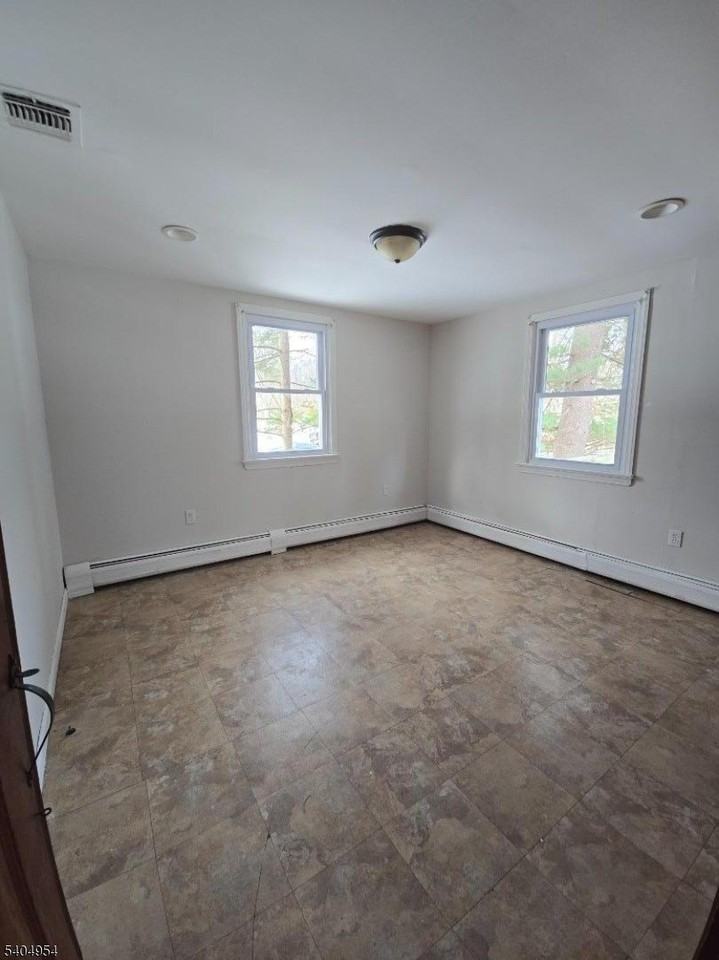 42 Madison St - Photo 7 of 16