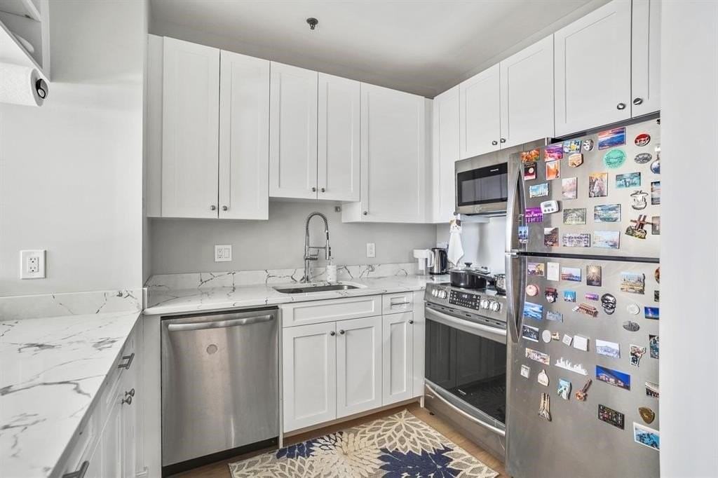 1500 Hudson St #2K - Photo 4 of 9