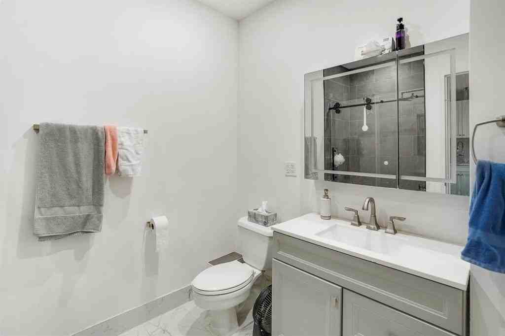 1500 Hudson St #2K - Photo 5 of 9