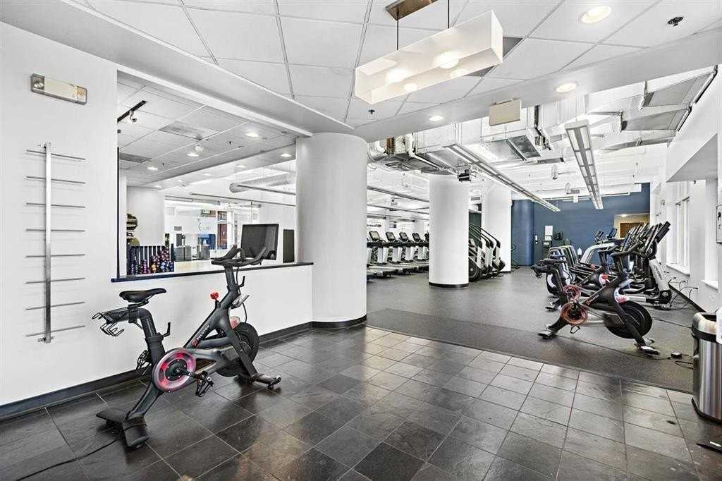 1500 Hudson St #2K - Photo 7 of 9