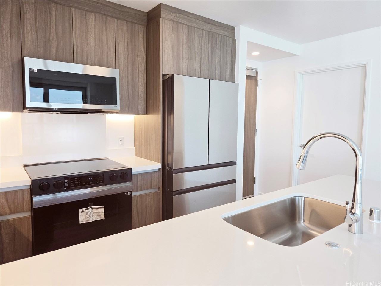 1500 Rycroft St Apt 4200r #4200R - Photo 5 of 25