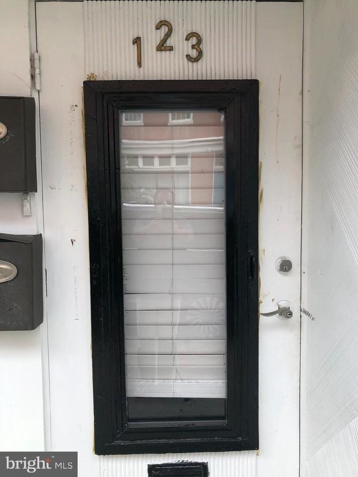 123 W Mulberry St - Photo 2 of 10