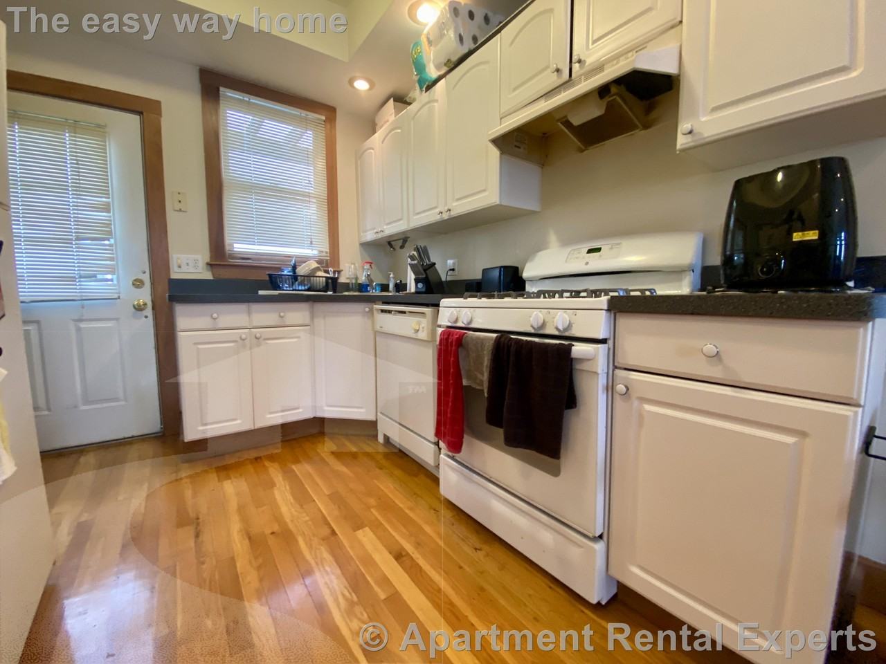 349 Columbia St #2 - Photo 4 of 20