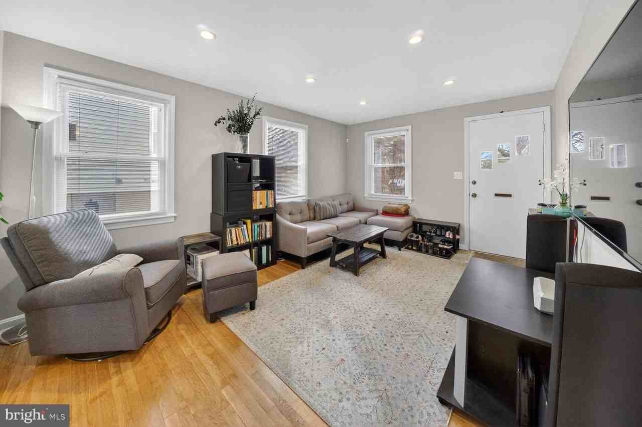 4409 30th St - Photo 3 of 20