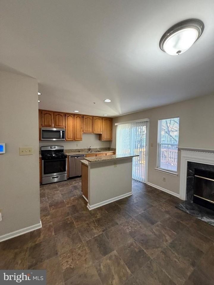 803 Faraway Ct - Photo 4 of 20