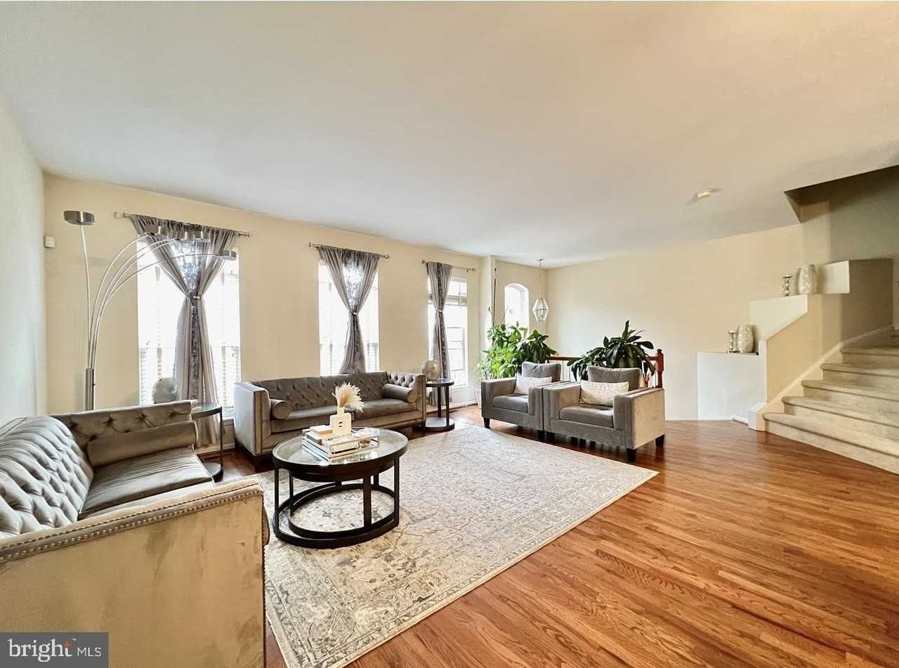 7317 Hampton Manor Pl