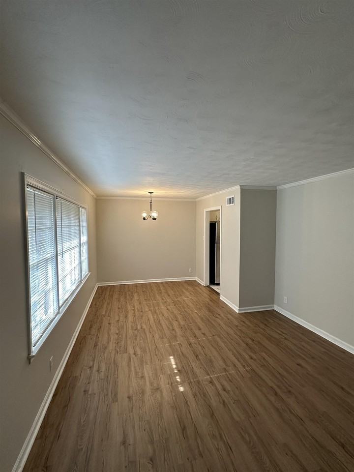 470 Dreger Ave - Photo 3 of 19