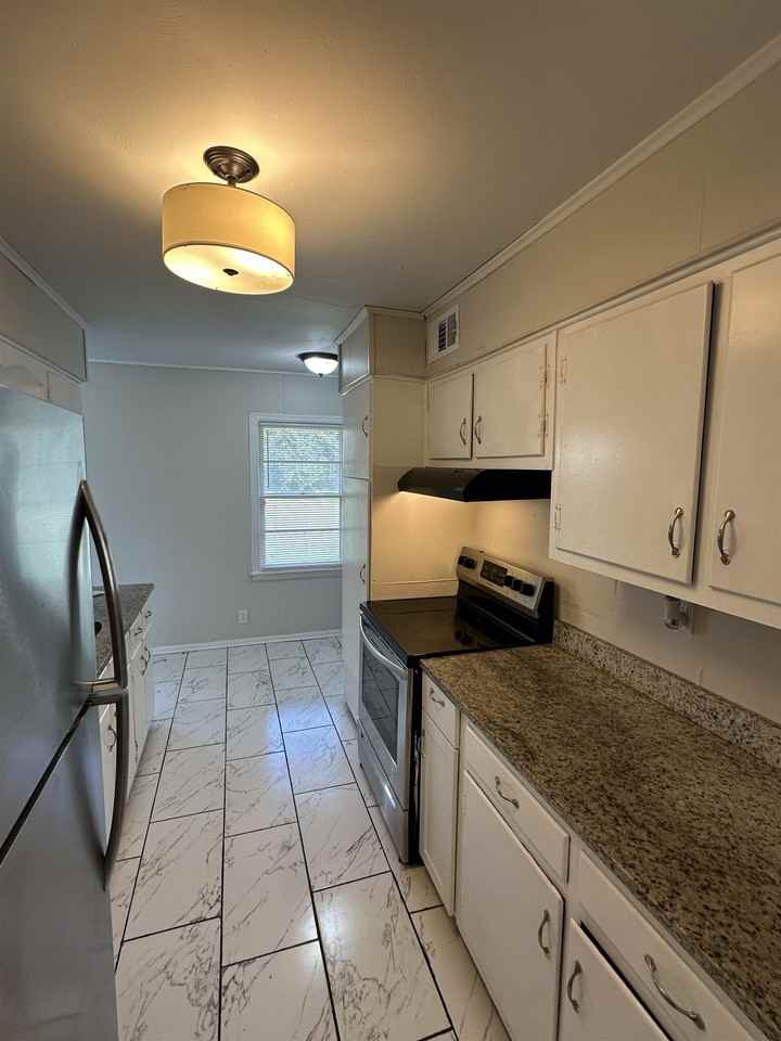 470 Dreger Ave - Photo 5 of 19