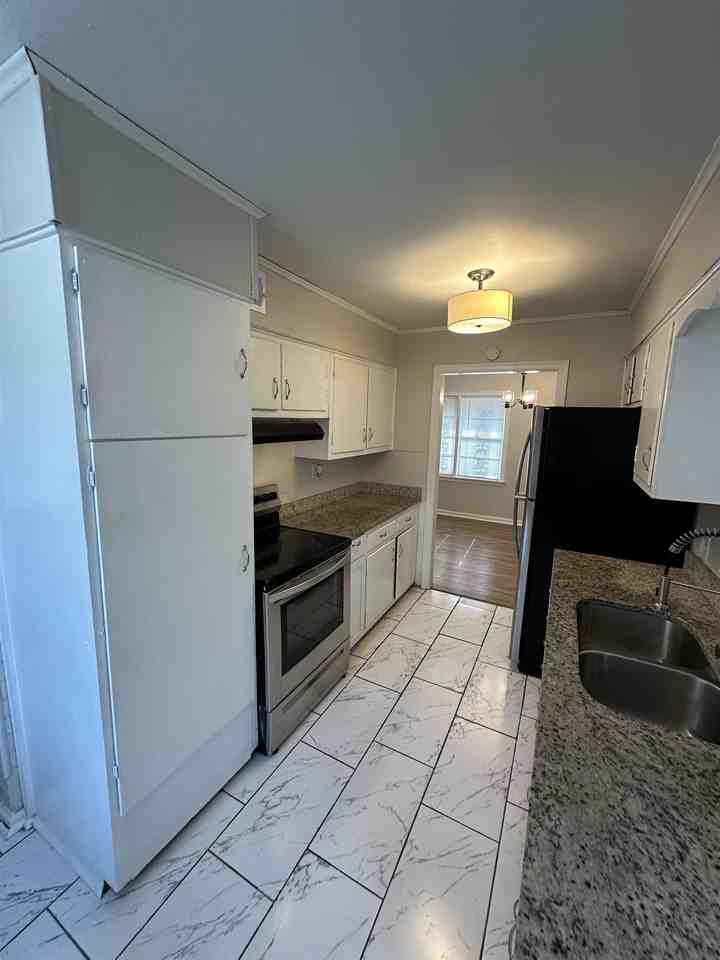 470 Dreger Ave - Photo 6 of 19