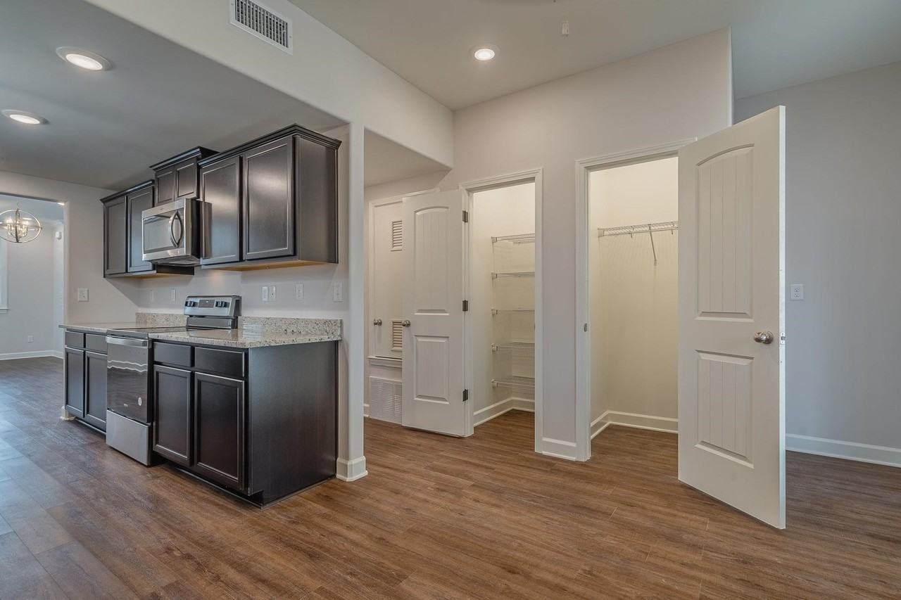 155 N Rembert St - Photo 4 of 16