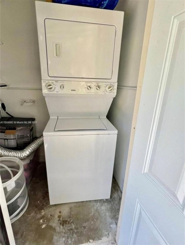 3520 Sw 25th St - Photo 2 of 8