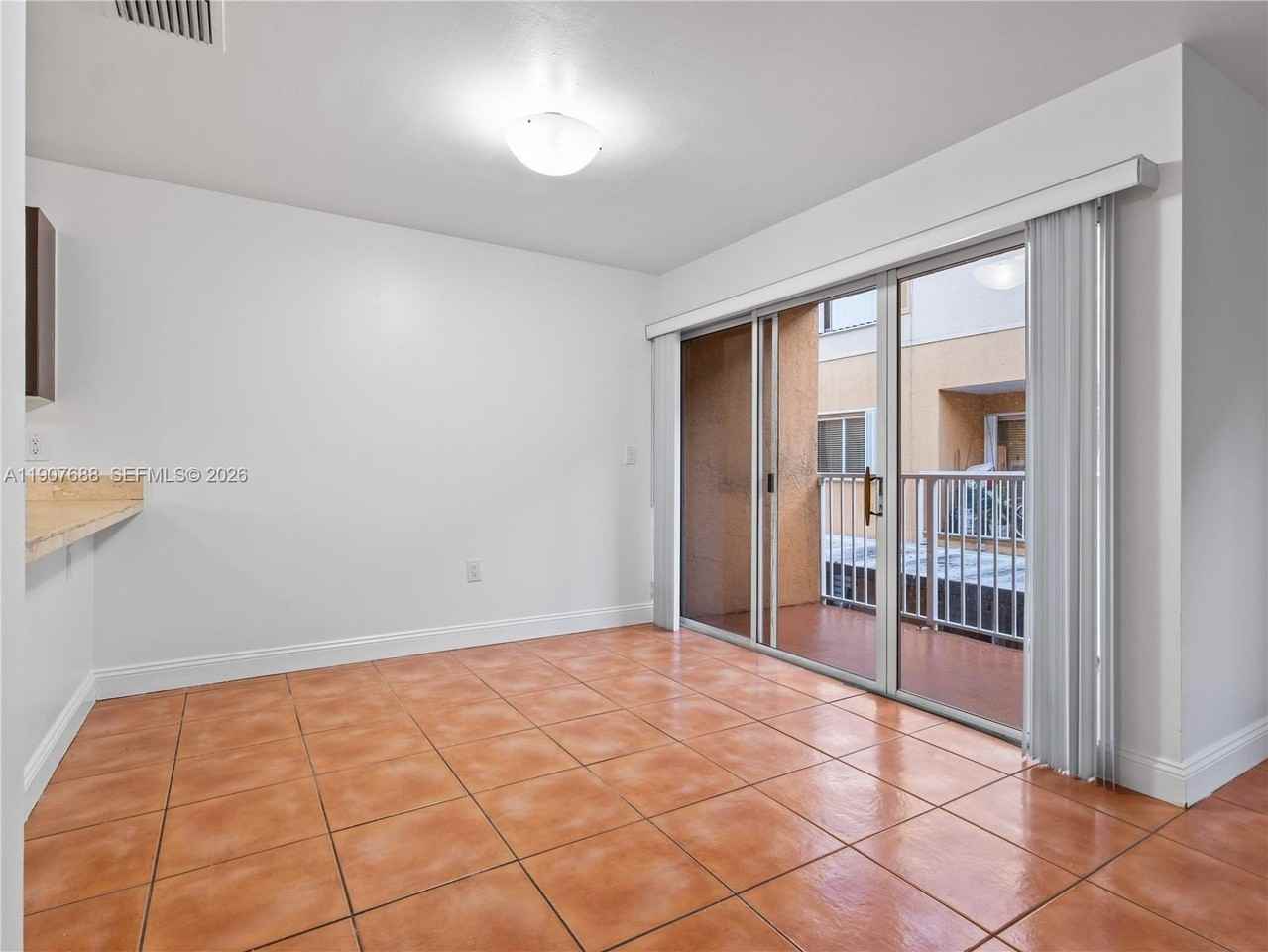 6205 Kendale Lakes Cir #290 - Photo 7 of 28