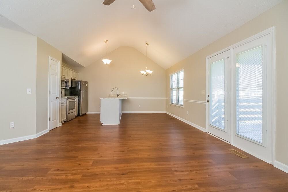 1921 Pacific Pl - Photo 2 of 15