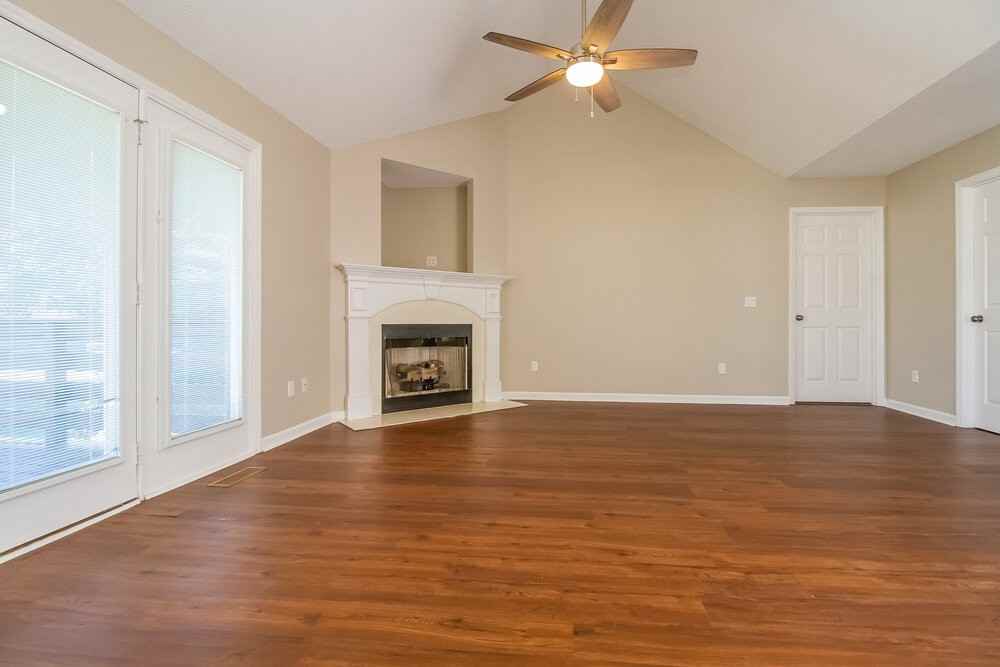 1921 Pacific Pl - Photo 3 of 15