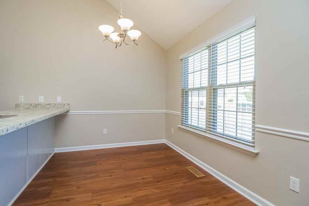 1921 Pacific Pl - Photo 4 of 15