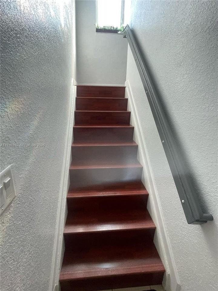 3102 Ne 3rd Dr - Photo 7 of 36