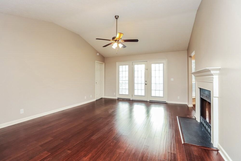 3708 Seasons Dr - Photo 4 of 17