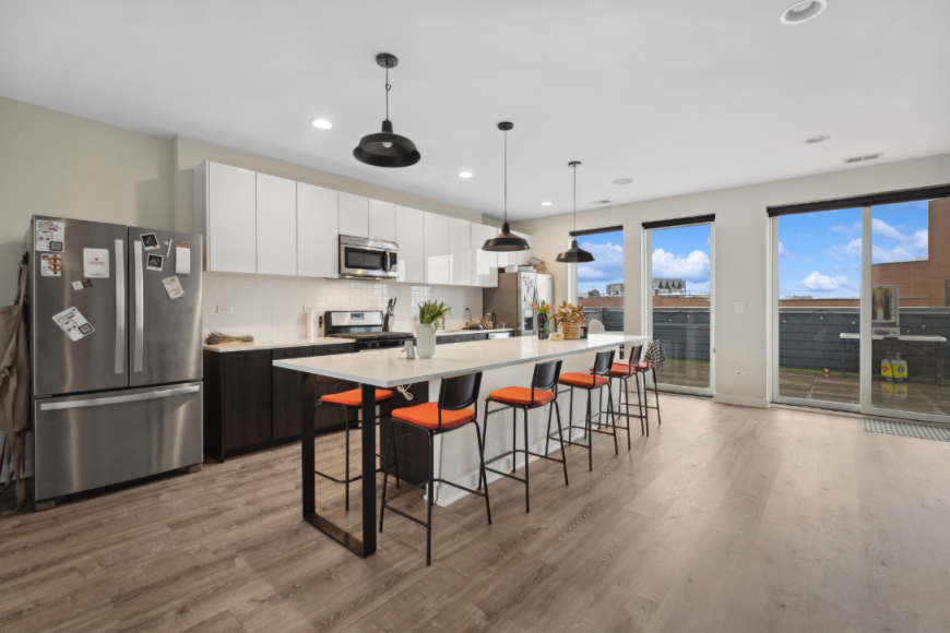 4027 N Broadway St - Photo 2 of 9