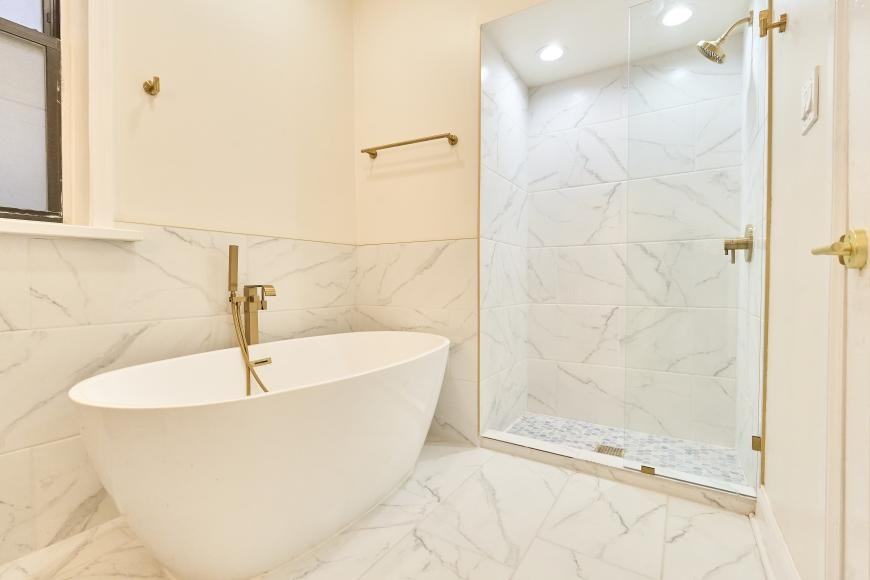 6142 S Rhodes Ave - Photo 6 of 10