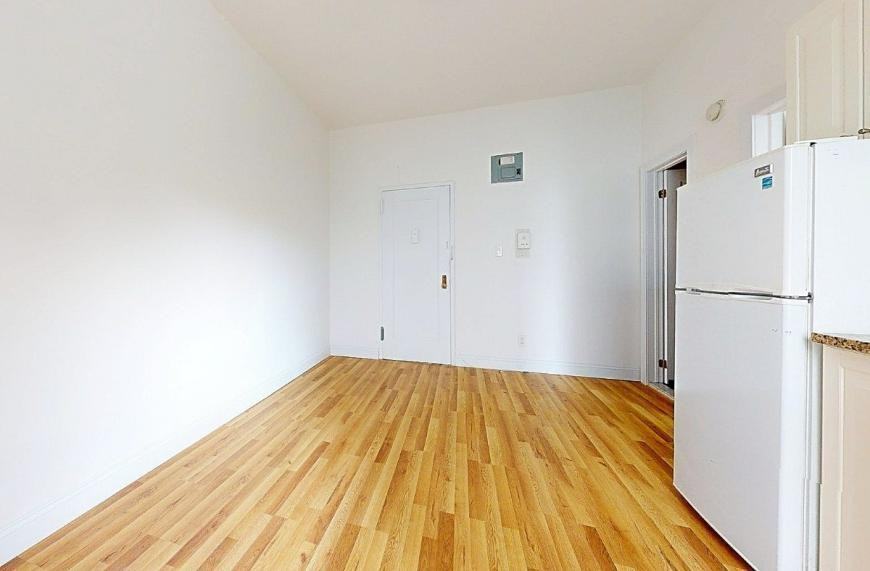 471 Central Park W - Photo 2 of 7