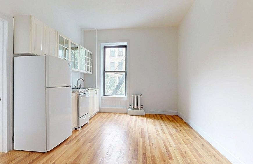 471 Central Park W - Photo 4 of 7