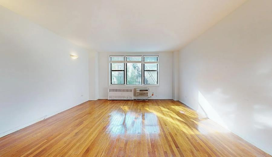 225 E 26th St - Photo 2 of 5