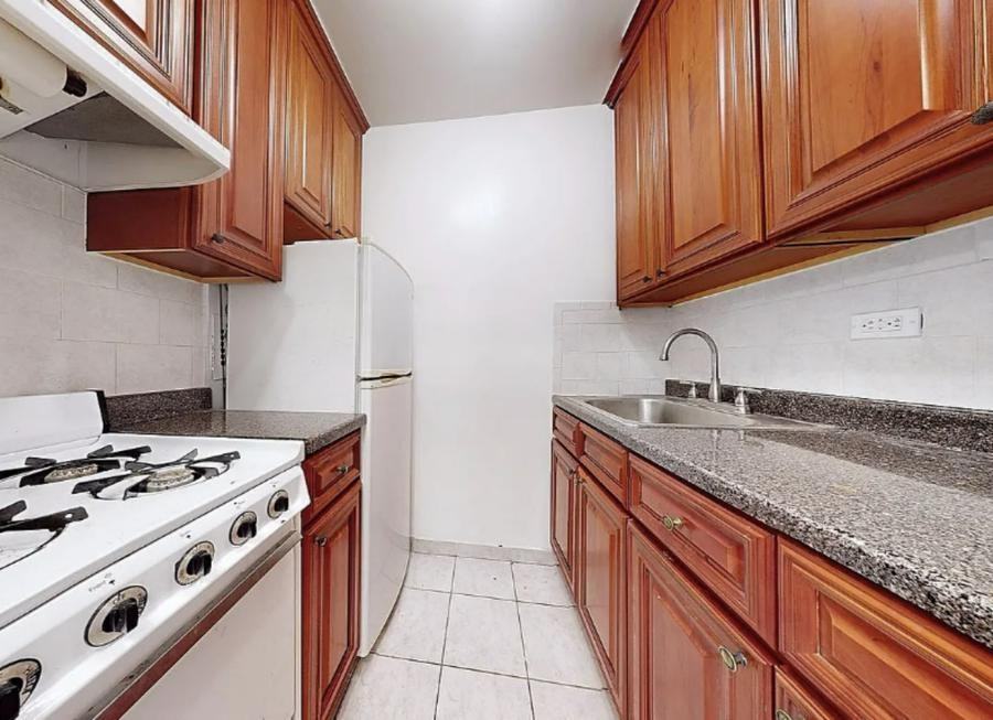 225 E 26th St - Photo 4 of 5