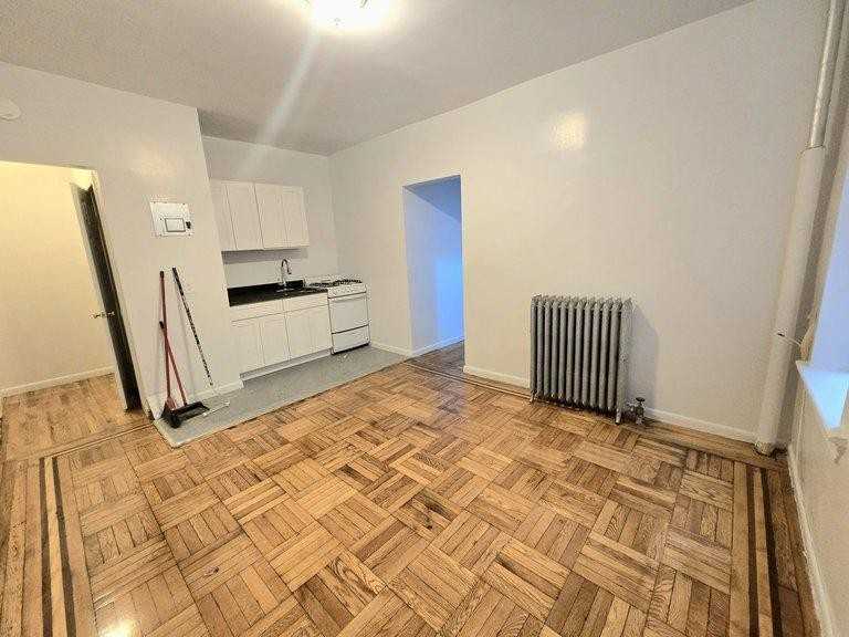 1115 Jerome Ave - Photo 2 of 5