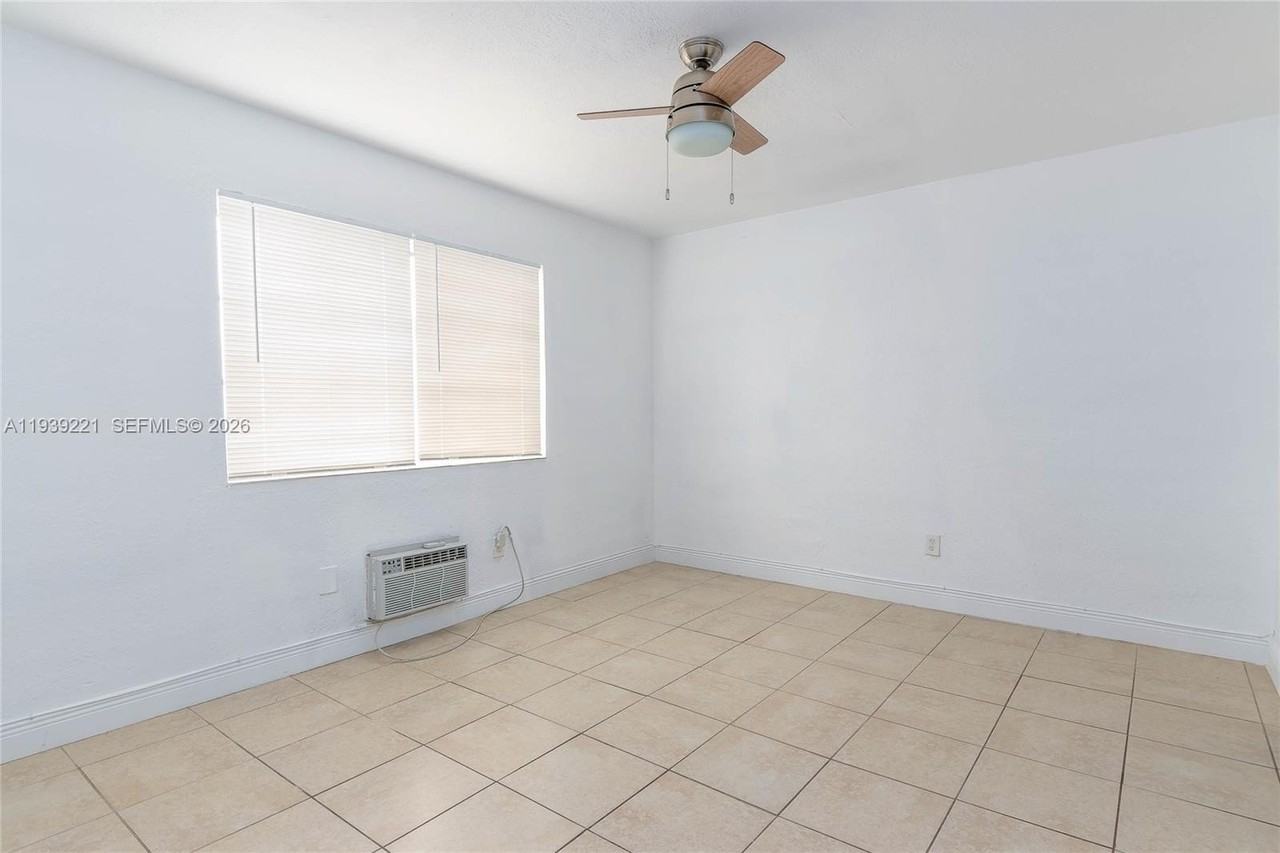 6913 Rue Vendome #4 - Photo 2 of 13