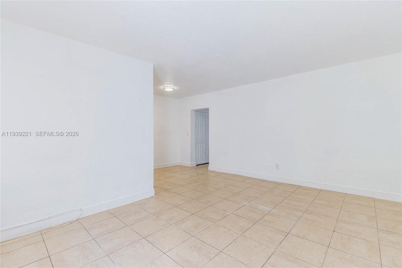 6913 Rue Vendome #4 - Photo 3 of 13