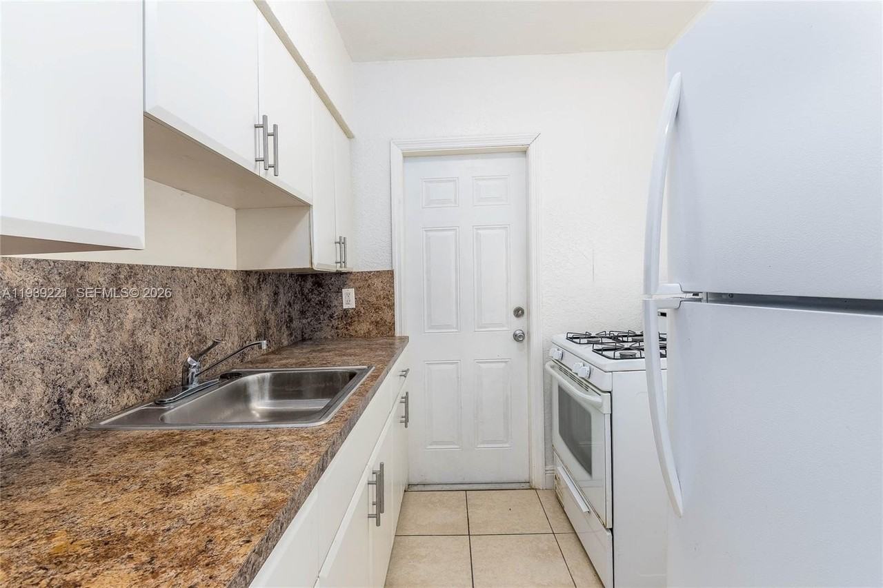 6913 Rue Vendome #4 - Photo 5 of 13