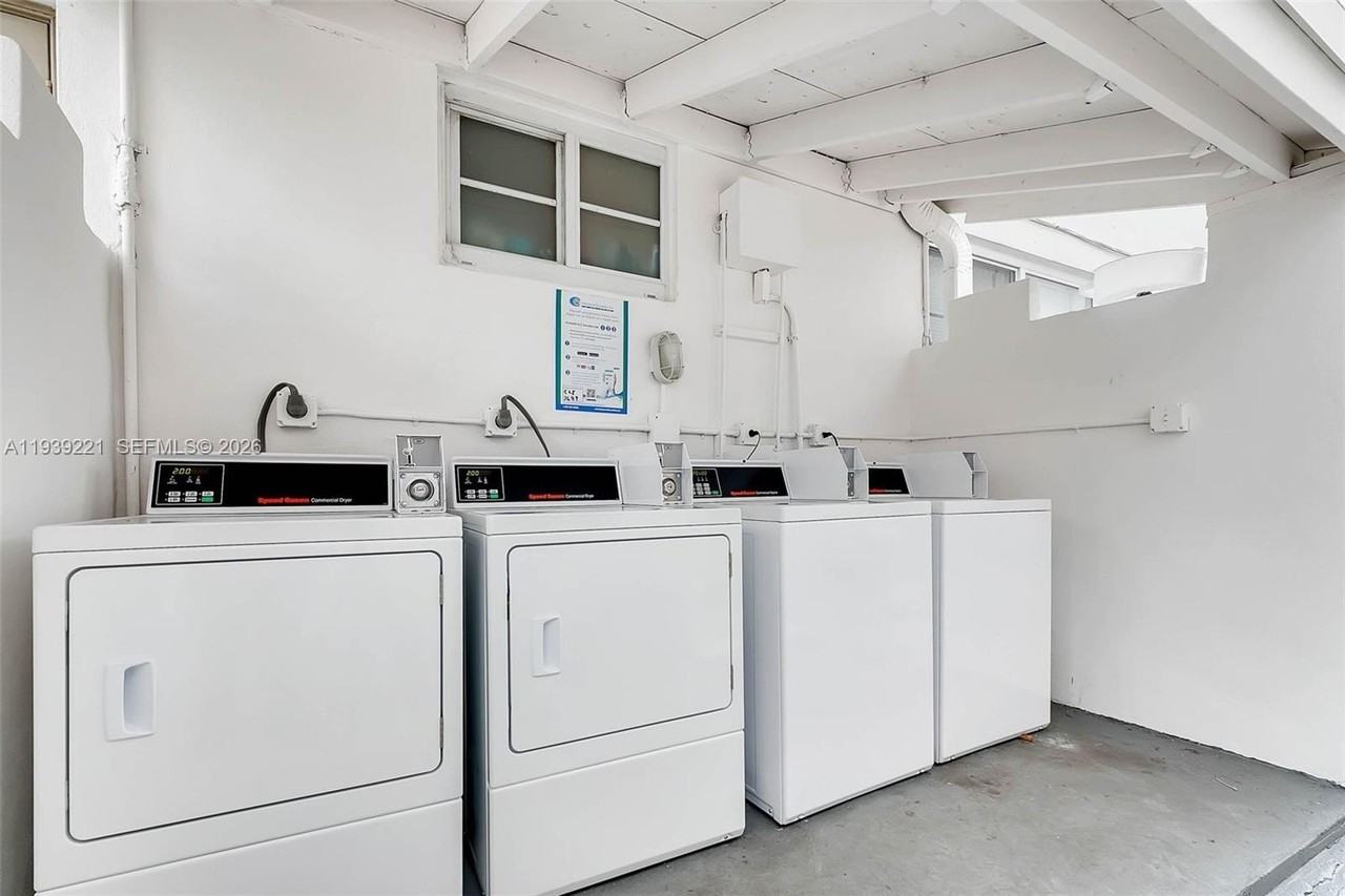 6913 Rue Vendome #4 - Photo 6 of 13