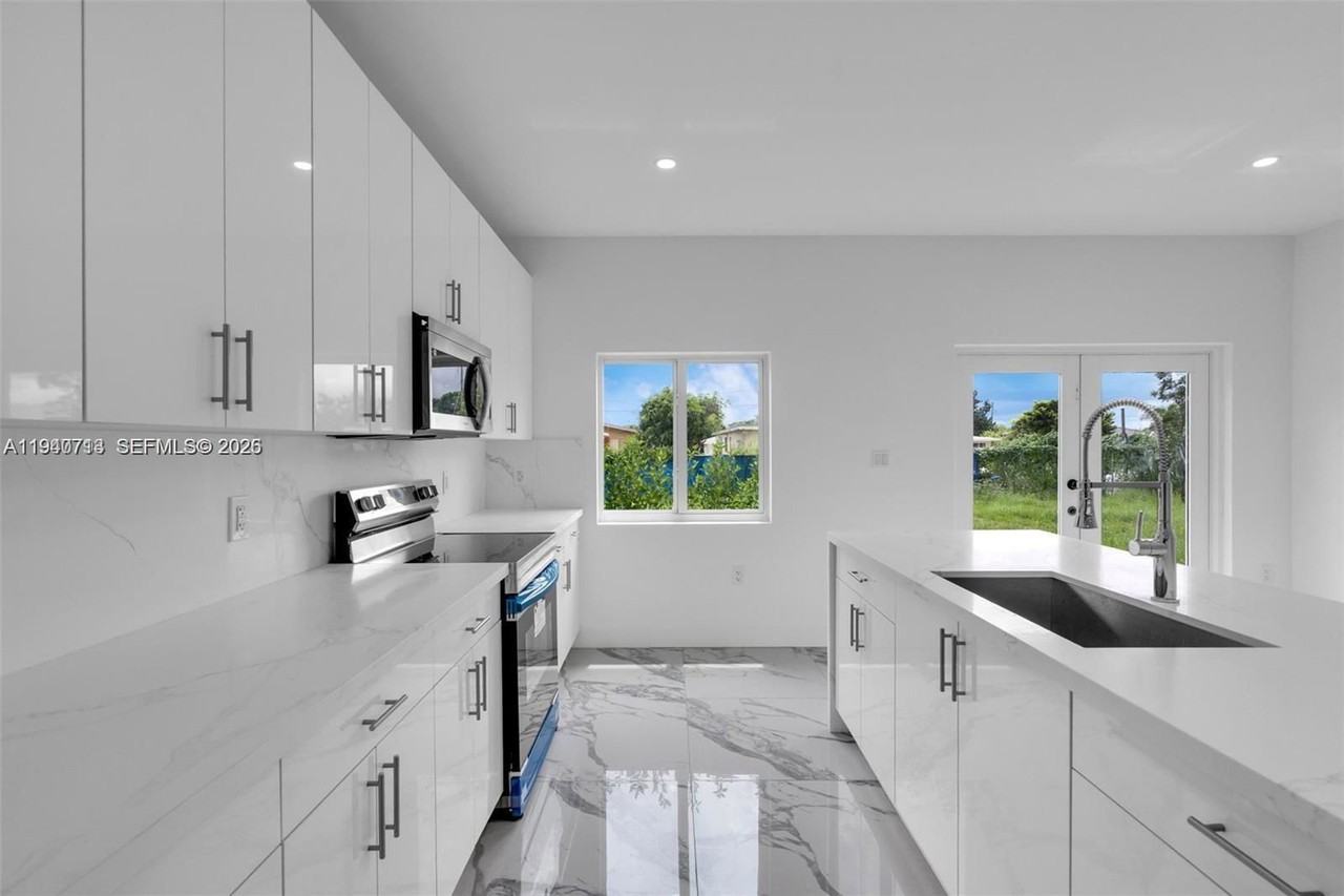 11870 Sw 220th St - Photo 3 of 8