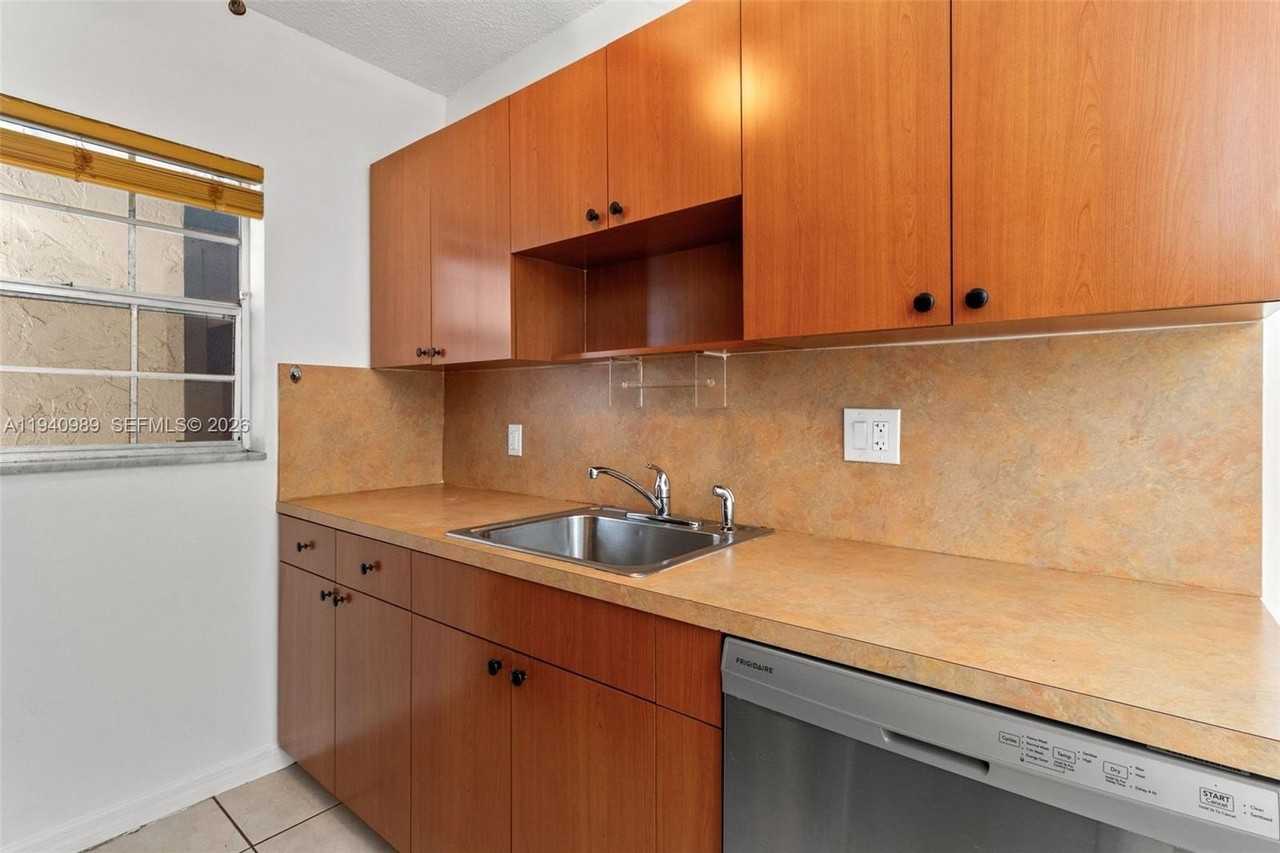 4140 Woodside Dr #105 - Photo 3 of 22