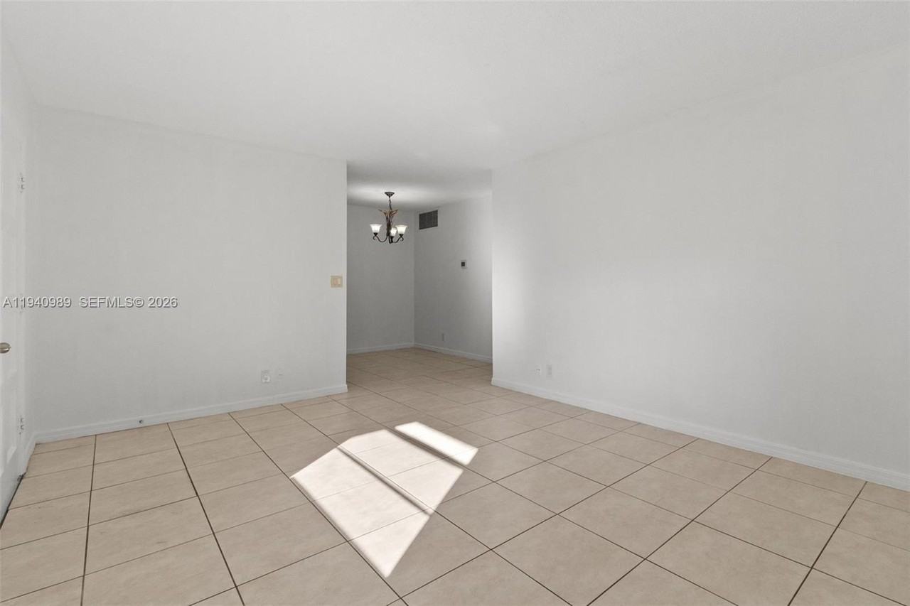 4140 Woodside Dr #105 - Photo 7 of 22