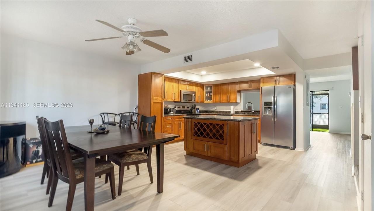 9487 Nw 42nd St #9487 - Photo 3 of 31