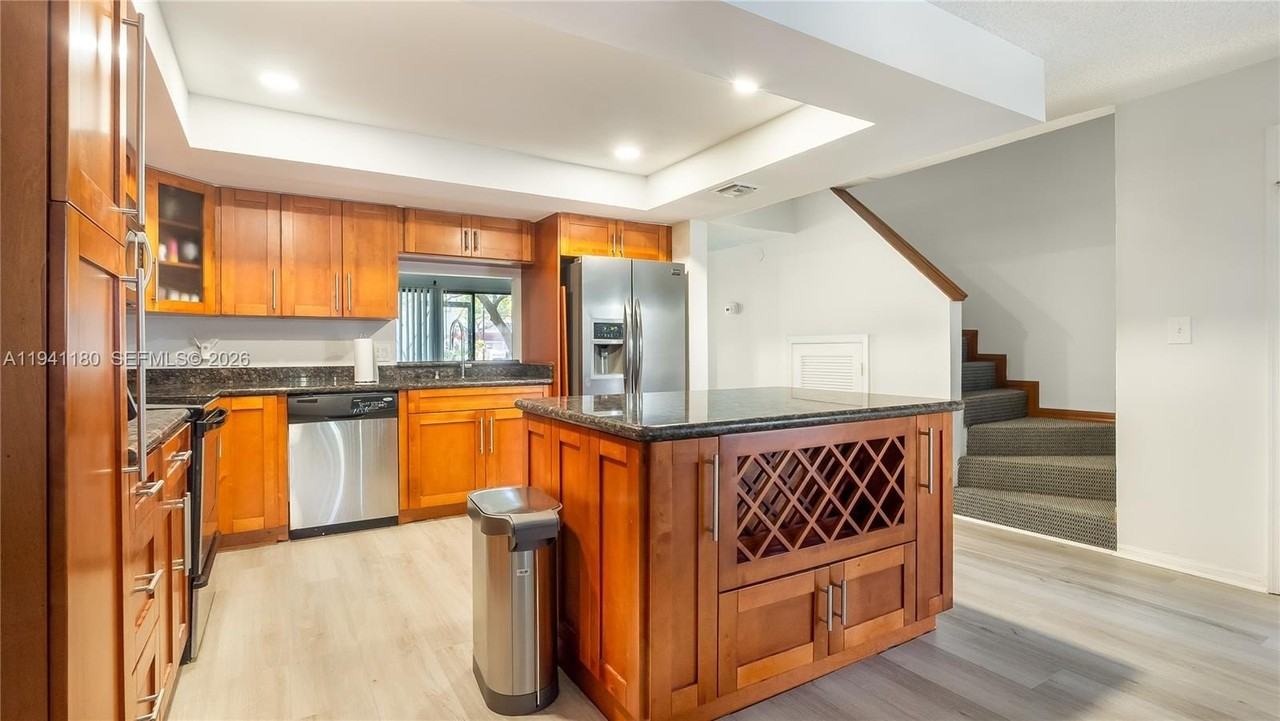 9487 Nw 42nd St #9487 - Photo 6 of 31