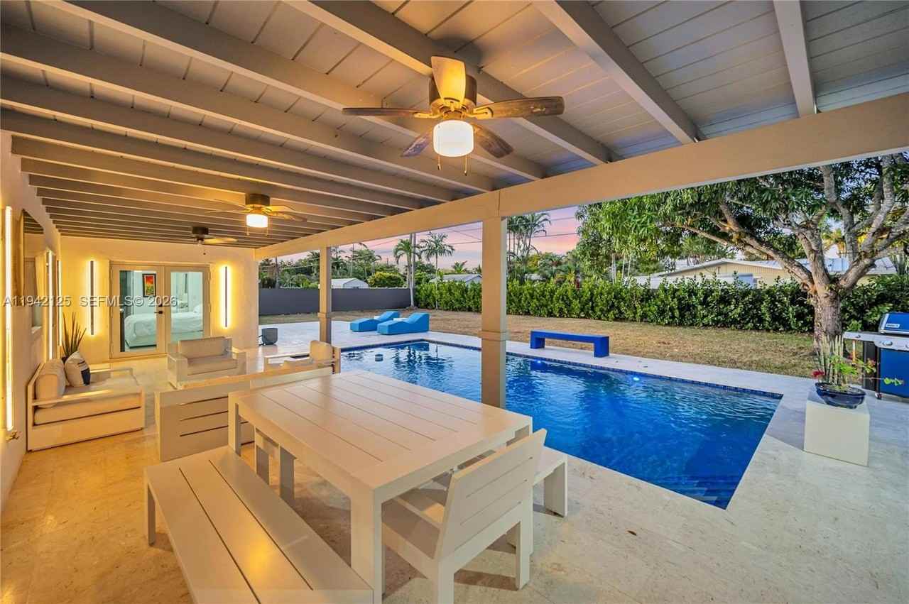 8501 Sw 142nd St - Photo 7 of 50