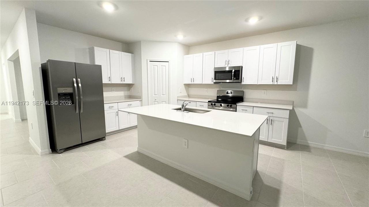 17208 Cantu Ct - Photo 3 of 22