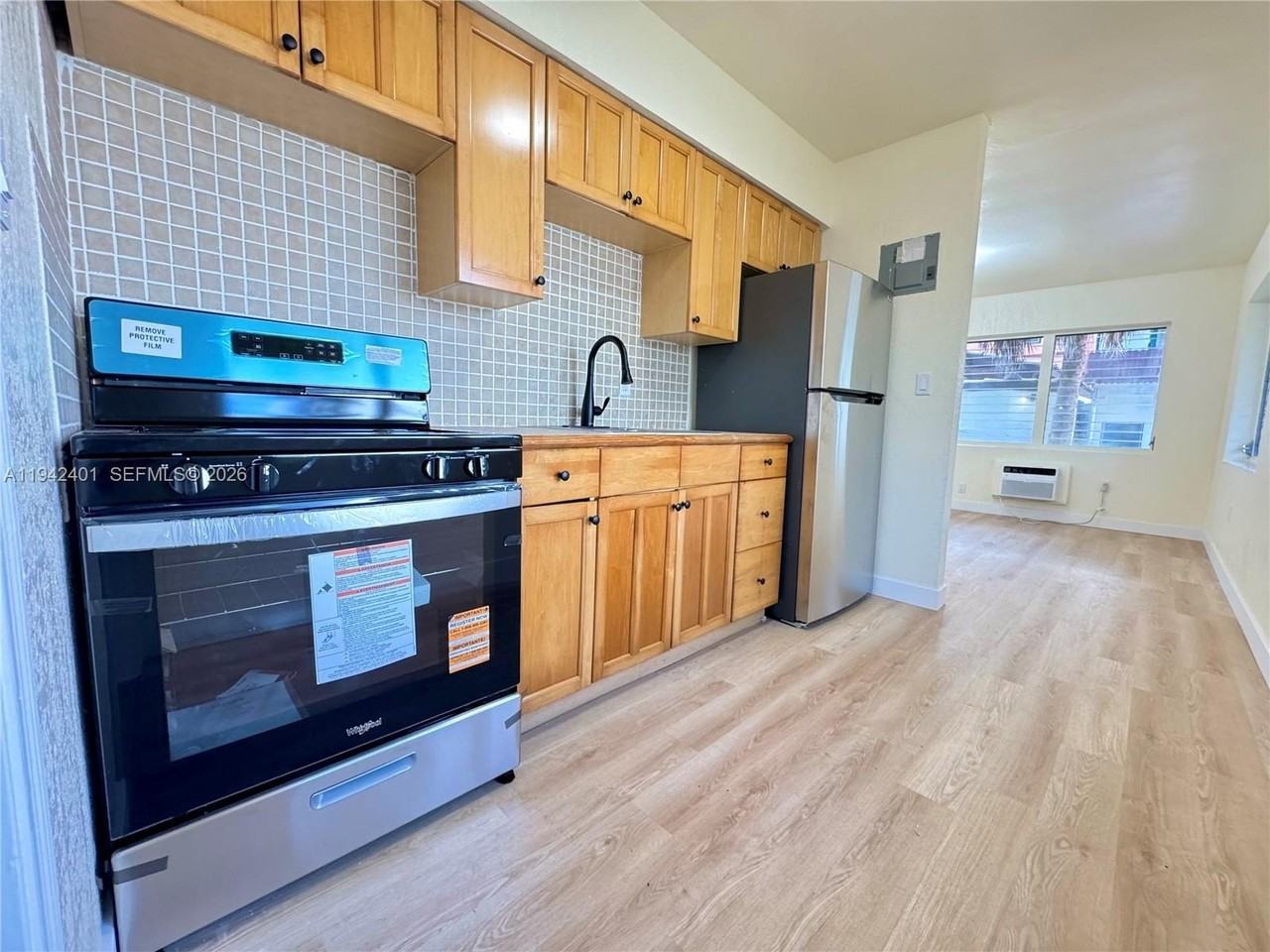 715 Ne 122nd St #4 - Photo 2 of 22