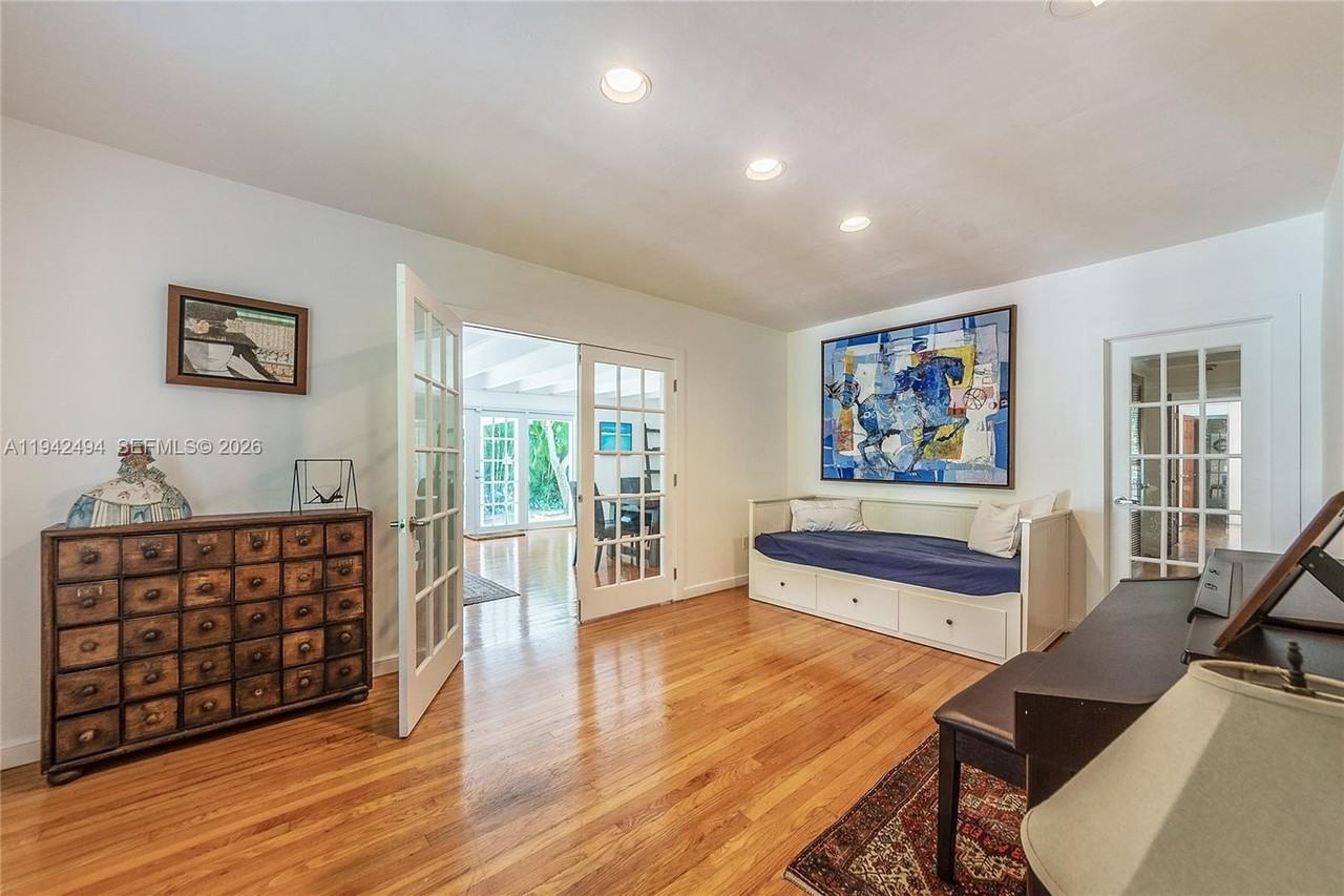 4255 Lennox Dr - Photo 5 of 33