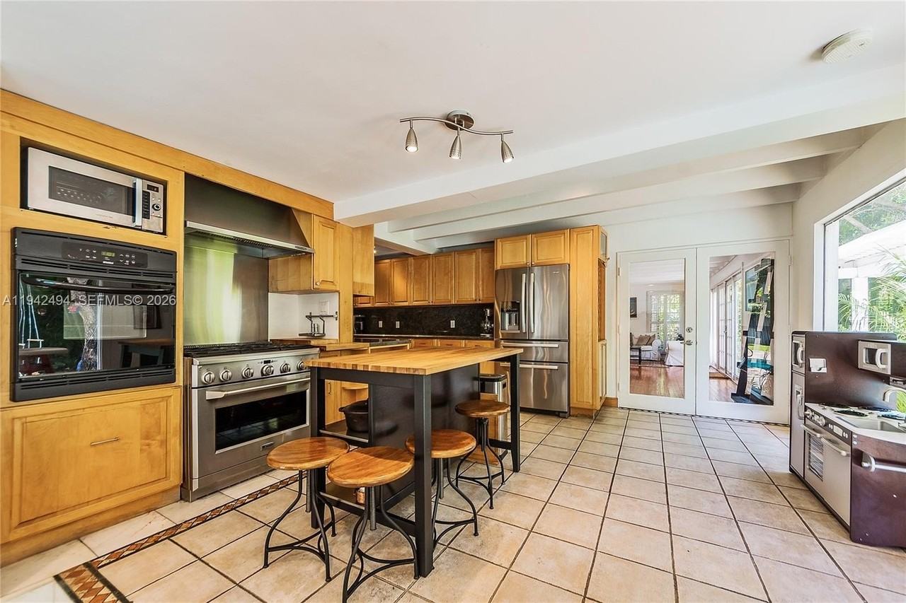 4255 Lennox Dr - Photo 6 of 33