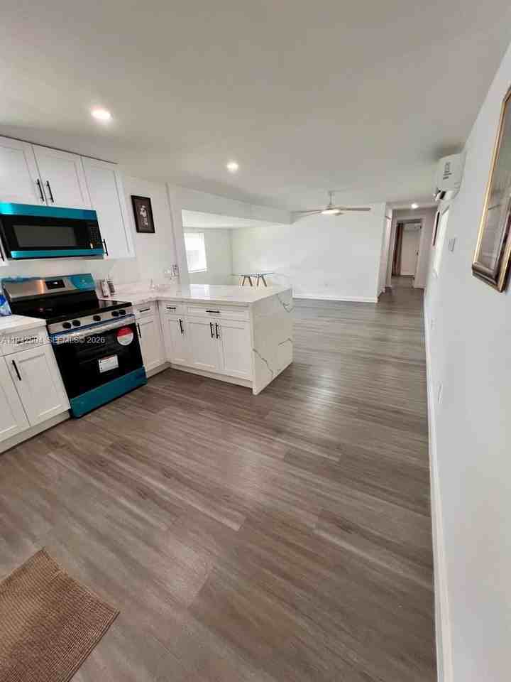 2901 Sw 58th St #0 - Photo 3 of 18