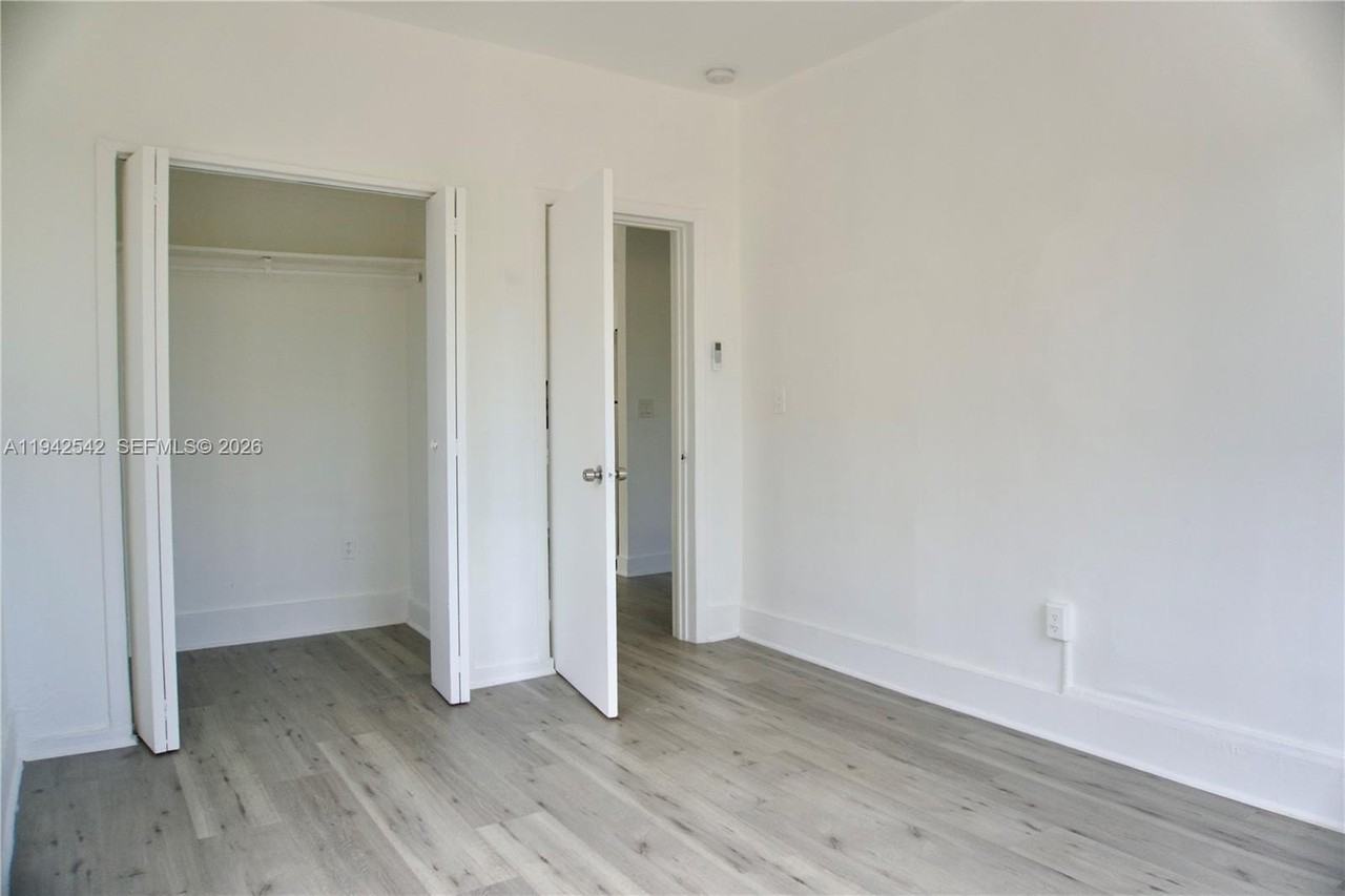 337 Sw 5th Ave #10 - Photo 4 of 20