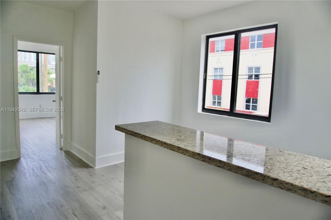 337 Sw 5th Ave #10 - Photo 5 of 20