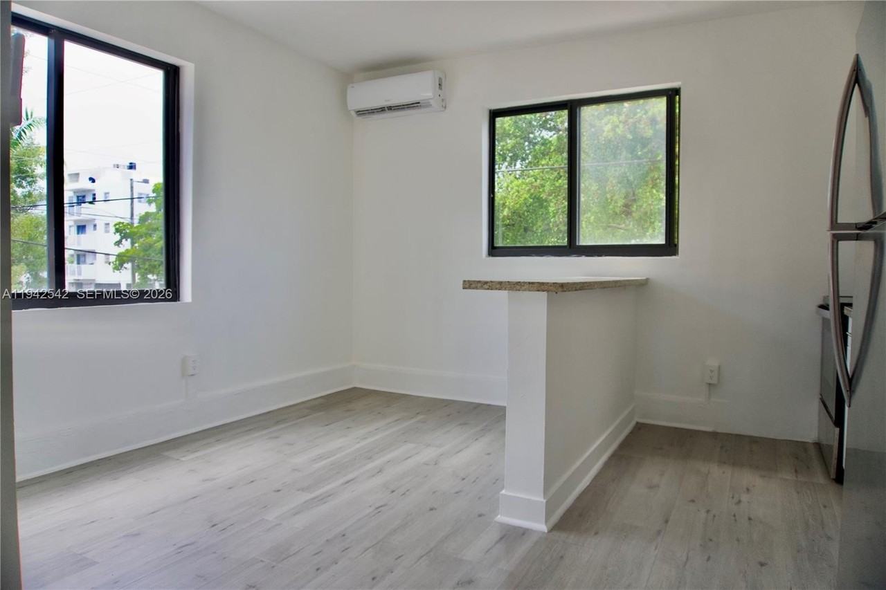 337 Sw 5th Ave #10 - Photo 6 of 20